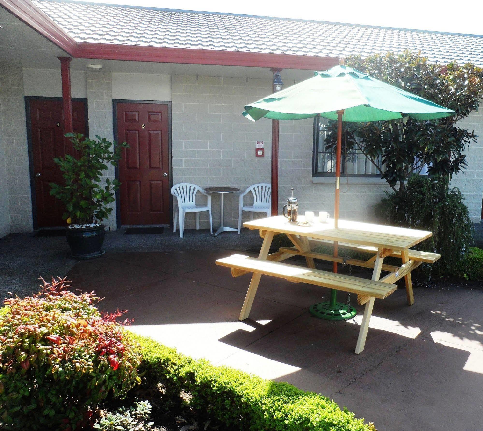 Bk'S Magnolia Motor Lodge Whanganui Kültér fotó